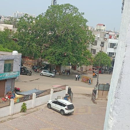 New Gayatri Palace Near Prem Mandir Vrindāvan Exteriör bild