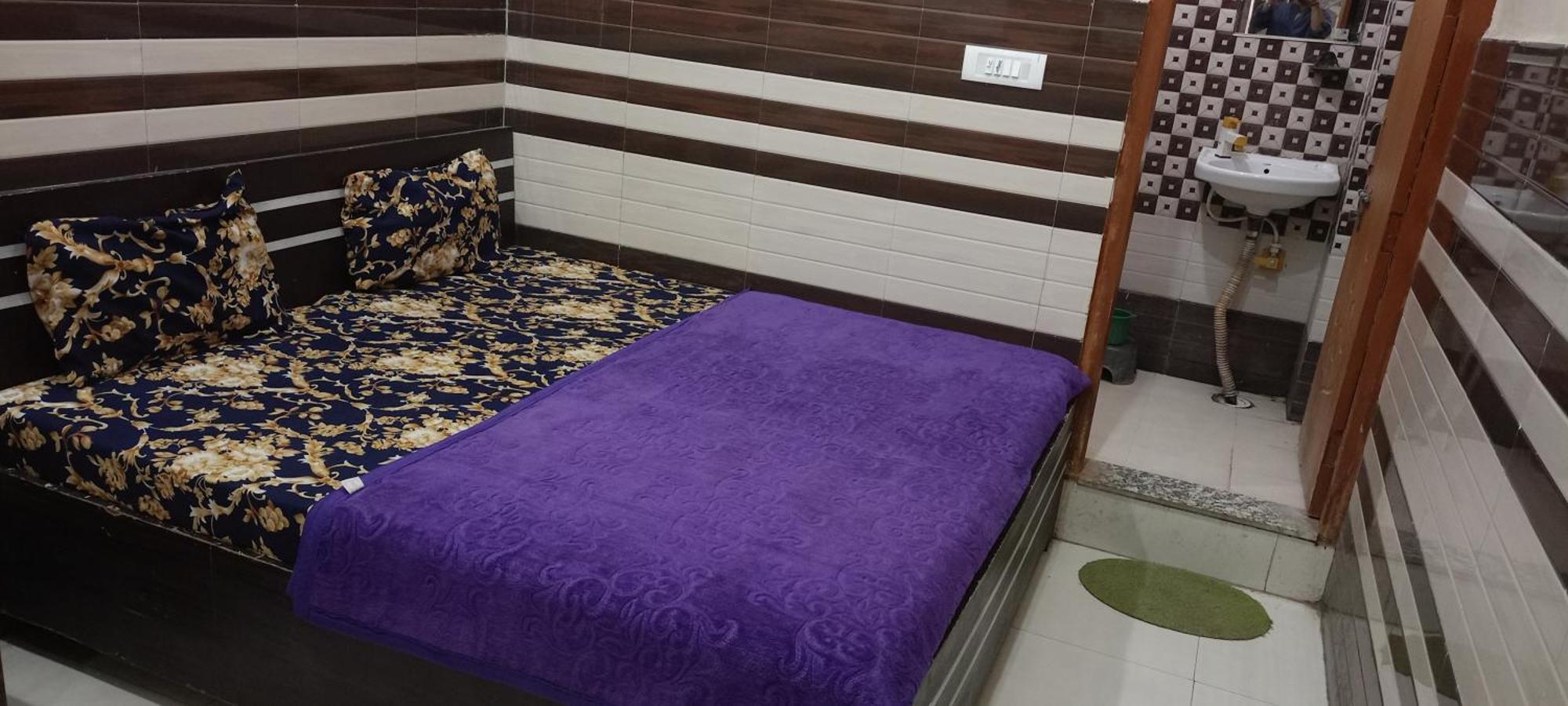 New Gayatri Palace Near Prem Mandir Vrindāvan Exteriör bild