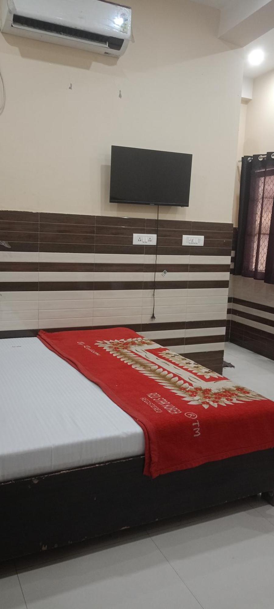 New Gayatri Palace Near Prem Mandir Vrindāvan Exteriör bild