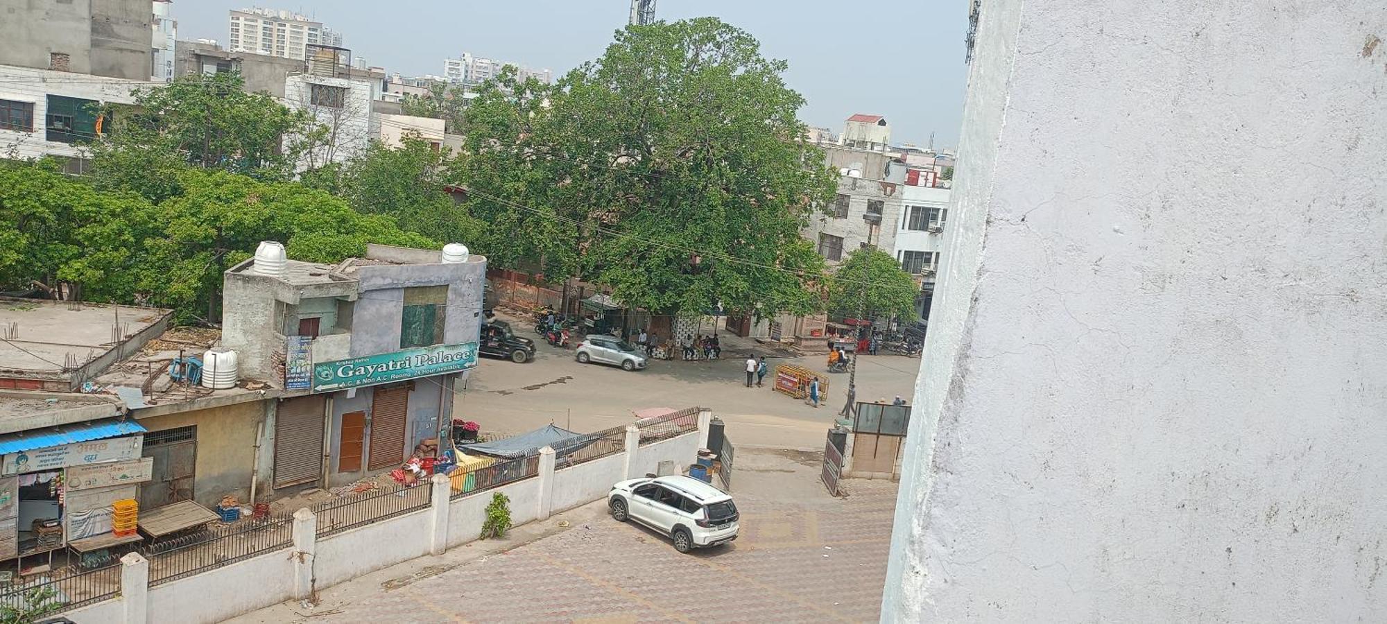 New Gayatri Palace Near Prem Mandir Vrindāvan Exteriör bild